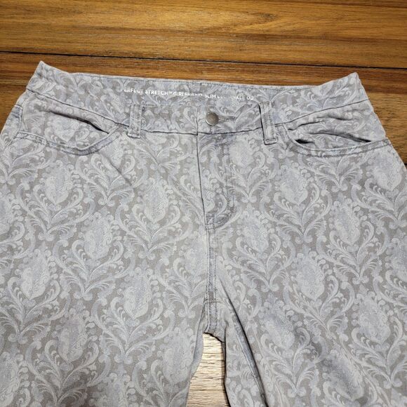 Chico's Perfect Stretch Girlfriend Slim Leg Grey Damask Print Pants - Size 00 - Picture 2 of 6